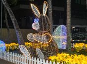 Prefeitura instala decoração de Páscoa na Praça Gogó da Ema