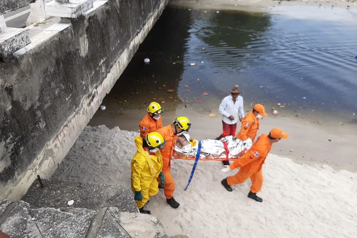 Homem é socorrido depois de ficar soterrado no Riacho Salgadinho