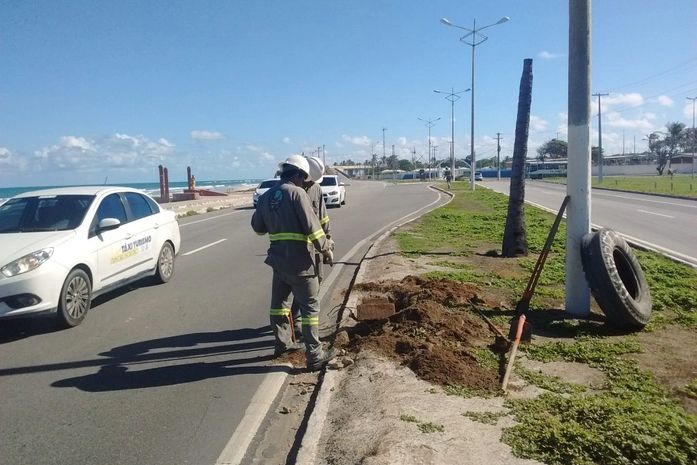 Criminosos furtaram fios de cobre