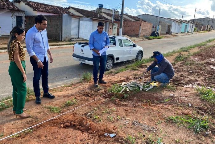 Prefeito Arthur Freitas vistoria praças que receberão urbanização em Santana do Mundaú