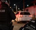 Motorista foge de abordagem, troca tiros com a polícia, vai para a Unidade de Emergência e termina preso
