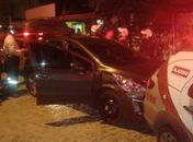 Carros foram atingidos durante a fuga, segundo PM