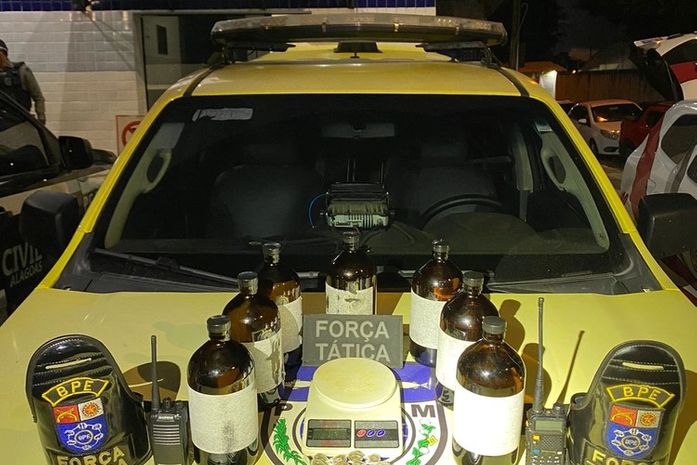 Material apreendido dentro da casa abandonada