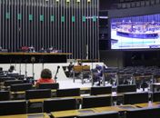Deputados seguem votação de destaques ao texto-base