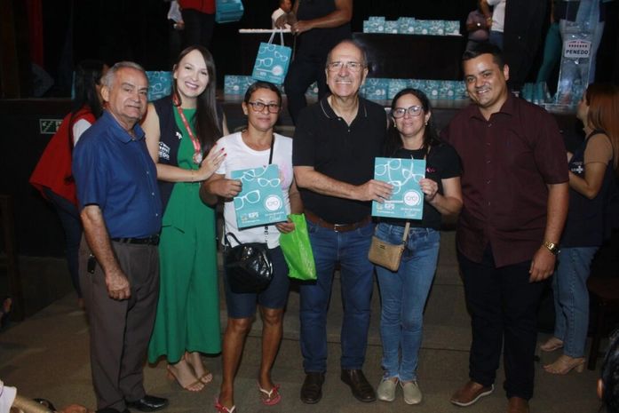 Prefeitura de Penedo entrega mais 600 óculos no programa Sua Vida Com Um Novo Olhar
