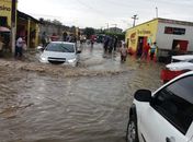 Chuva deixa rua inundada em Major Izidoro