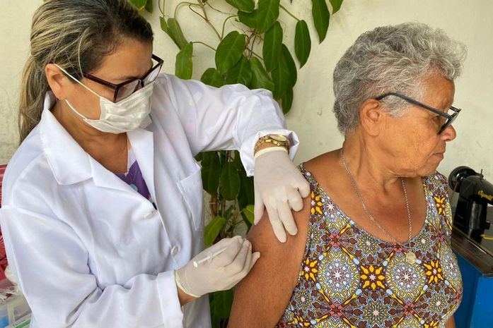 Campanha de vacinação bivalente contra COVID-19 começa em Santana do Mundaú