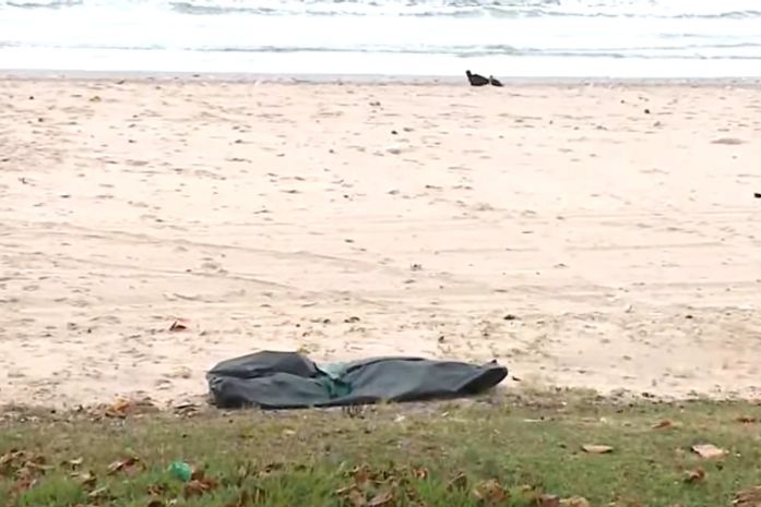 Corpo de homem é encontrado por populares na Praia da Avenida, em Maceió