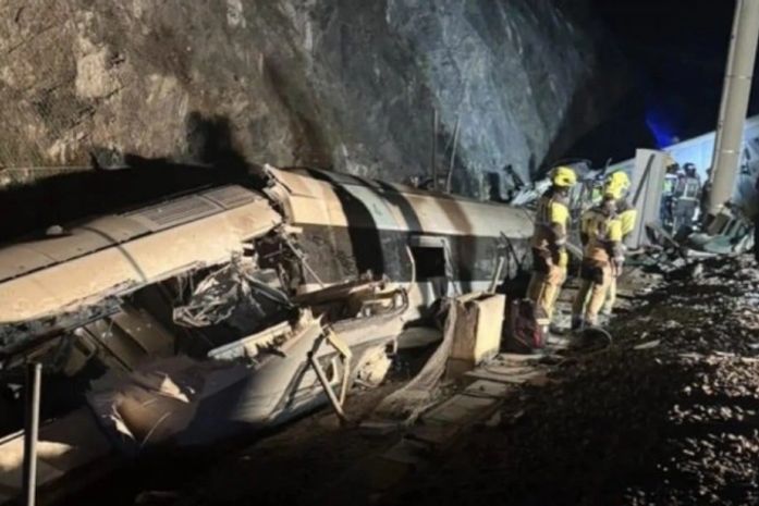 Colisão entre trens deixa ao menos 39 mortos na Espanha