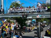 Fleming participa de protesto contra Flávio Bolsonaro (PL) e faz panfletagem na UFAL

