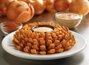 Dia do Cliente: Outback presenteia com a icônica cebola Bloomin’ Onion