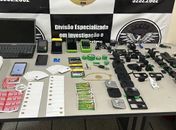 Objetos apreendidos com os criminosos