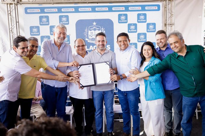 Paulo Dantas e Júlio Cezar assinam Ordem de Serviço para retomada de obras do Hospital Regional do Médio Sertão