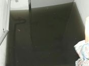 Àgua inundou garagem e danificou veículos