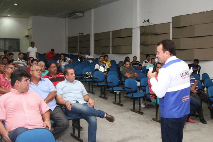 Lei Seca: Taxistas e mototaxistas participam de palestra em Marechal Deodoro