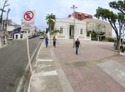 Praça Deodoro passa a ter ponto de parada para ônibus escolares e de turismo
