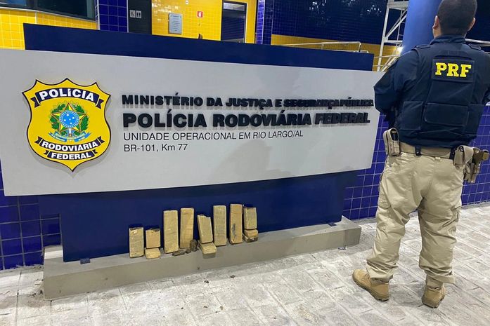 PRF prende motorista de aplicativo que transportava 5 kg de maconha