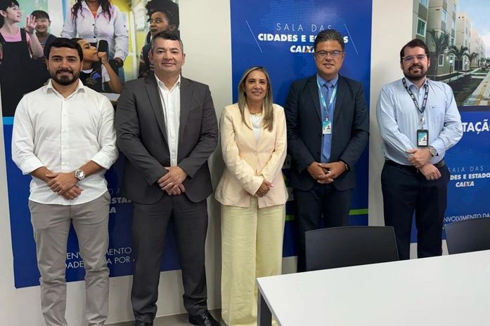 Prefeita Fal, trabalha em conjunto com a Caixa Econômica Federal pela abertura da agência em Mata Grande
