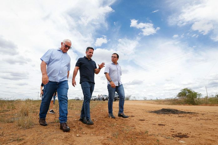 Em Batalha: Governador e donos da Natville visitam terreno onde será instalada nova fábrica