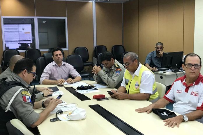 A reunião aconteceu na manhã desta terça-feira (09)