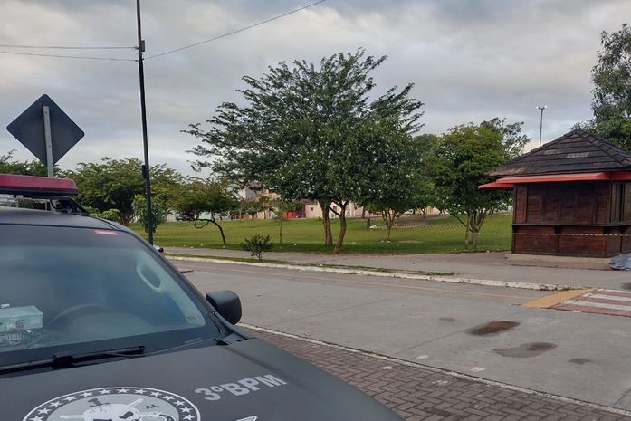 Filho chega em casa alterado, quebra objetos e agride pai com socos e tapas em Arapiraca
