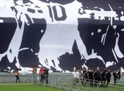 Corpo do Rei Pelé começa a ser velado na Vila Belmiro