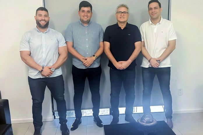 Senador Renan Calheiros ao lado do deputado estadual Dudu Ronalsa recebem Rymes Lessa e Guido Beltrão reafirmando o compromisso pelo desenvolvimento de Piacabuçu