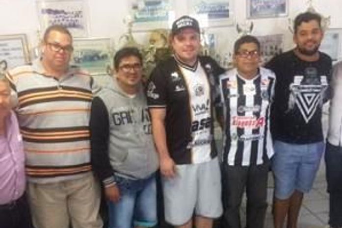 Diretoria Alvinegra conversa com membros da torcida organizada do ASA