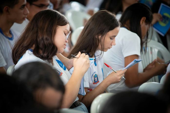 Educação celebra recorde de inscritos no Enem 2025 com 95% dos concluintes da Rede Estadual