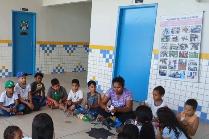 Professora quilombola faz oficina de brinquedoteca como preservação da memória da infância no território de Birrus, Alagoas