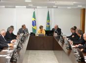 A  presidenta  Dilma  Rousseff,  acompanhada  do  ministro  Armando  Monteiro, recebe  o  presidente  da  Abrinq