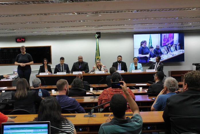 Rosinha debate na Câmara a regulamentação do trabalho do intérprete e tradutor de Libras