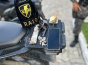 Jovem é preso por porte ilegal de arma de fogo e tráfico de drogas no Jacintinho