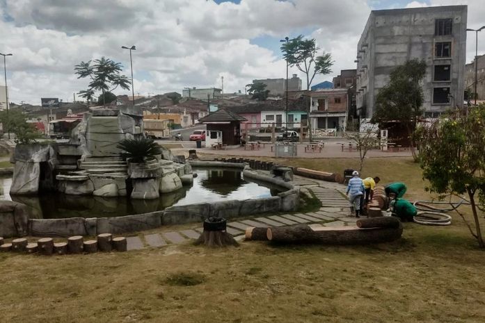 Prefeitura dá início a mutirão de limpeza no Bosque das Arapiracas