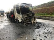 Após colisão, carreta que transportava biodiesel pega fogo na BR 101 em AL 