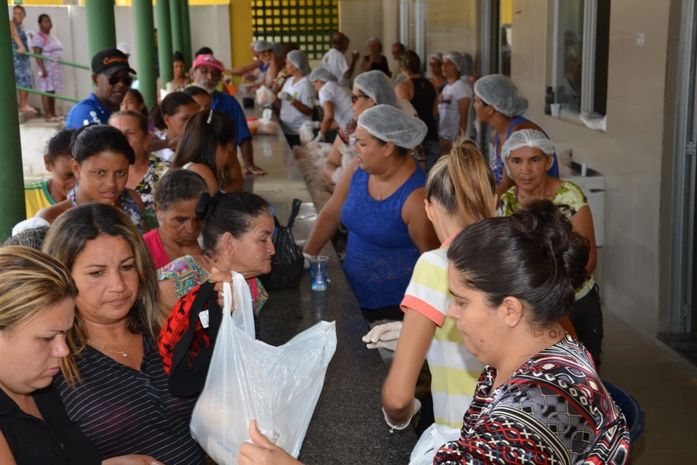 Prefeitura de São Miguel dos Campos distribui 4 mil kits de Páscoa e toneladas de peixe