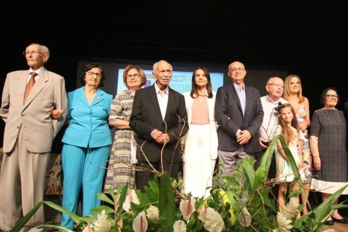 Educador Moacir Teófilo recebe homenagem dos Correios com Selo Comemorativo