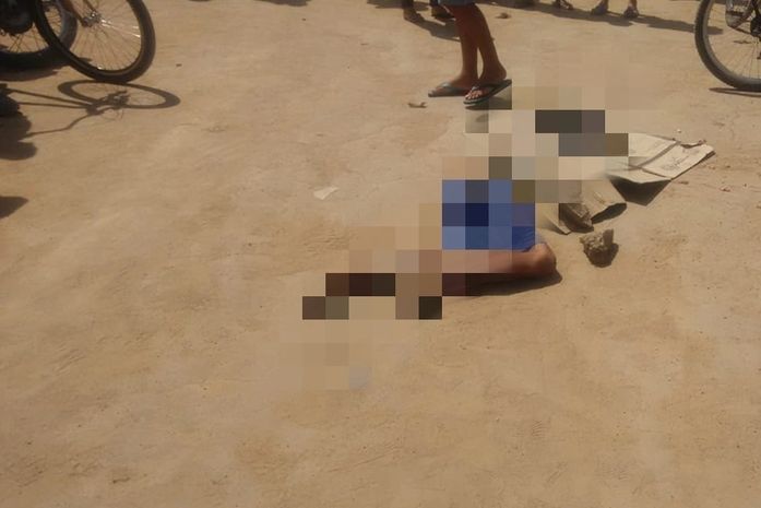 O acidente ocorreu durante uma manobra do veículo, que passou por cima da cabeça do menino