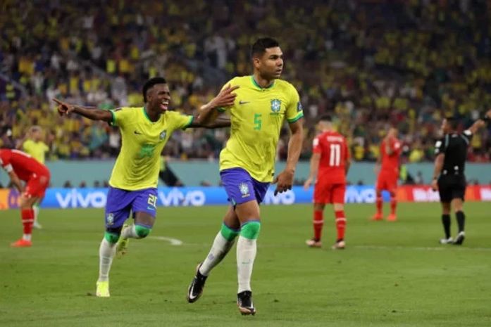 Com gol de Casemiro, Brasil vence e passa para as oitavas da Copa do Qatar