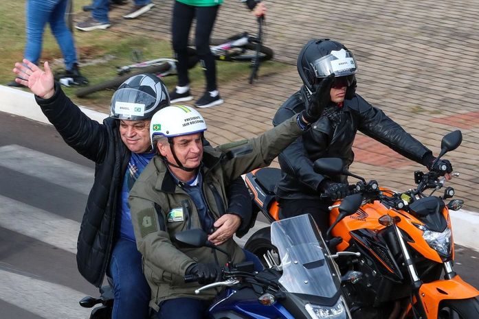 Bolsonaro em "motociata"