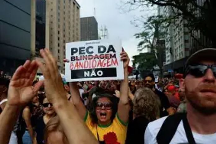 Isnaldo Bulhões votou SIM na PEC da Bandidagem e ganhou uma secretaria, em Alagoas. É mentira, Terta?!