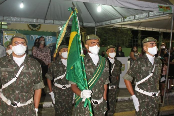 Prefeita Fabiana Pessoa prestigia atiradores durante formatura do Tiro de Guerra 07/015
