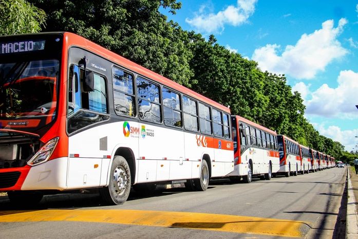 Ônibus do Sistema Integrado de Mobilidade de Maceió (SIMM)