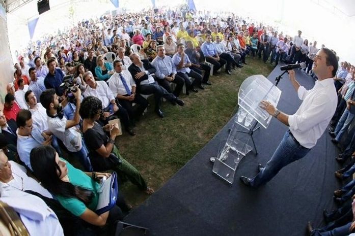 Governador assina ordem de serviço