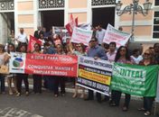Categorias protestam em frente a ALE