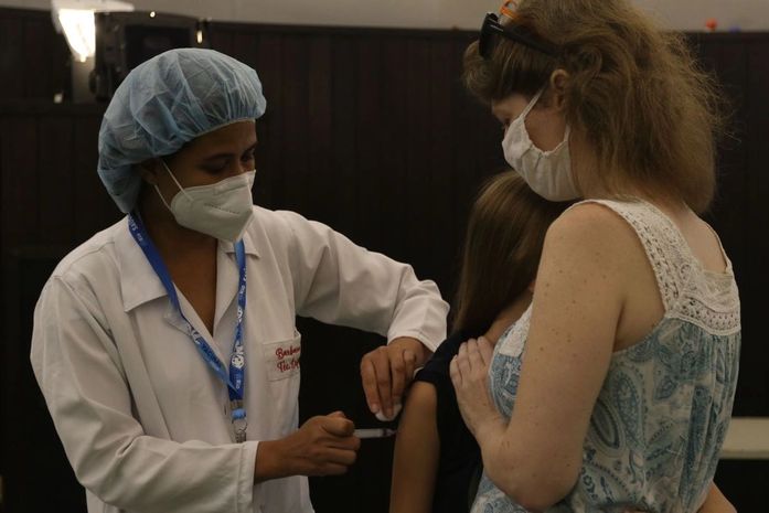 Saúde distribui 740 mil doses da CoronaVac para vacinação de crianças