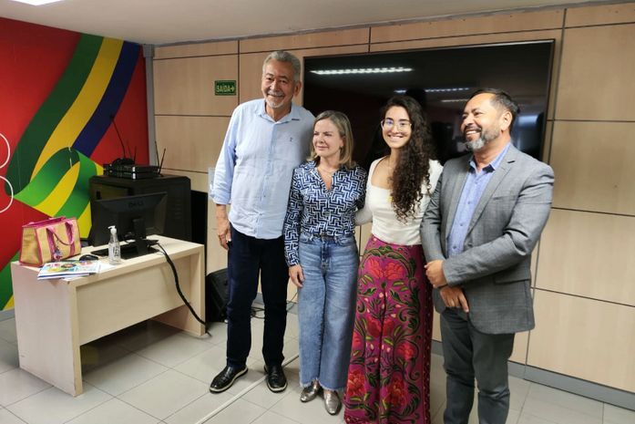 Em Brasília, Gleisi Hoffmann avisa que vereadora Teca Nelma é do PT