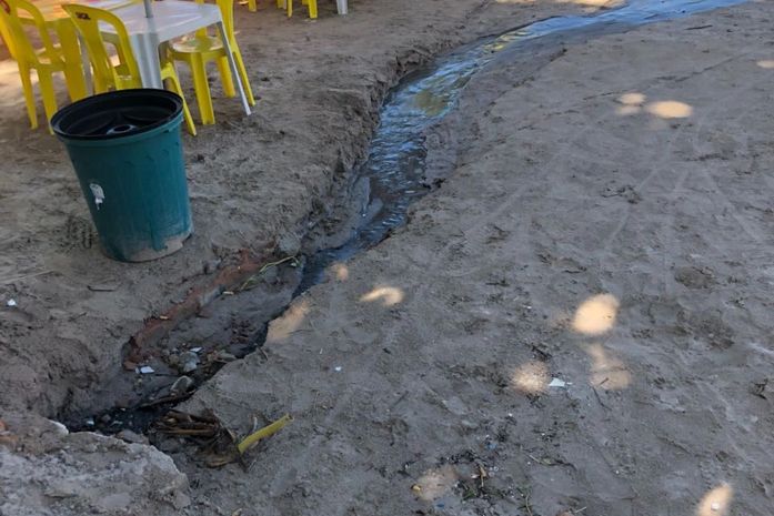 Esgoto em praia de Maragogi prejudica comércio e afasta turistas