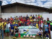 Santana do Mundaú: Atletas da escolinha Craques do Futuro ganham novos uniformes e materiais
