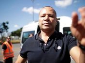 Neymar pai foi pra cima do fotógrafo e pegou sua câmera